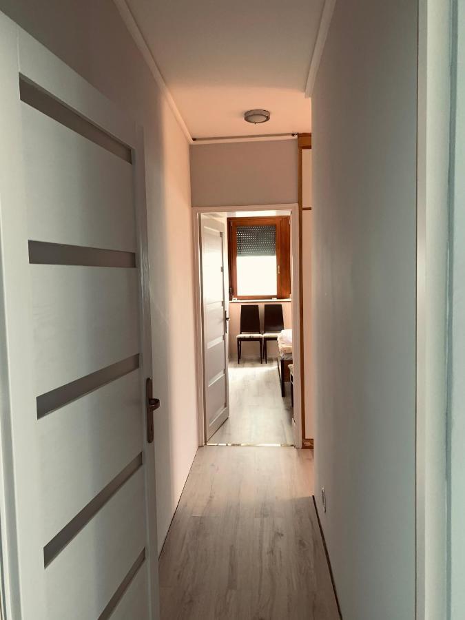 Modern Two Bedroom Flat With Balcony Ленти Екстериор снимка